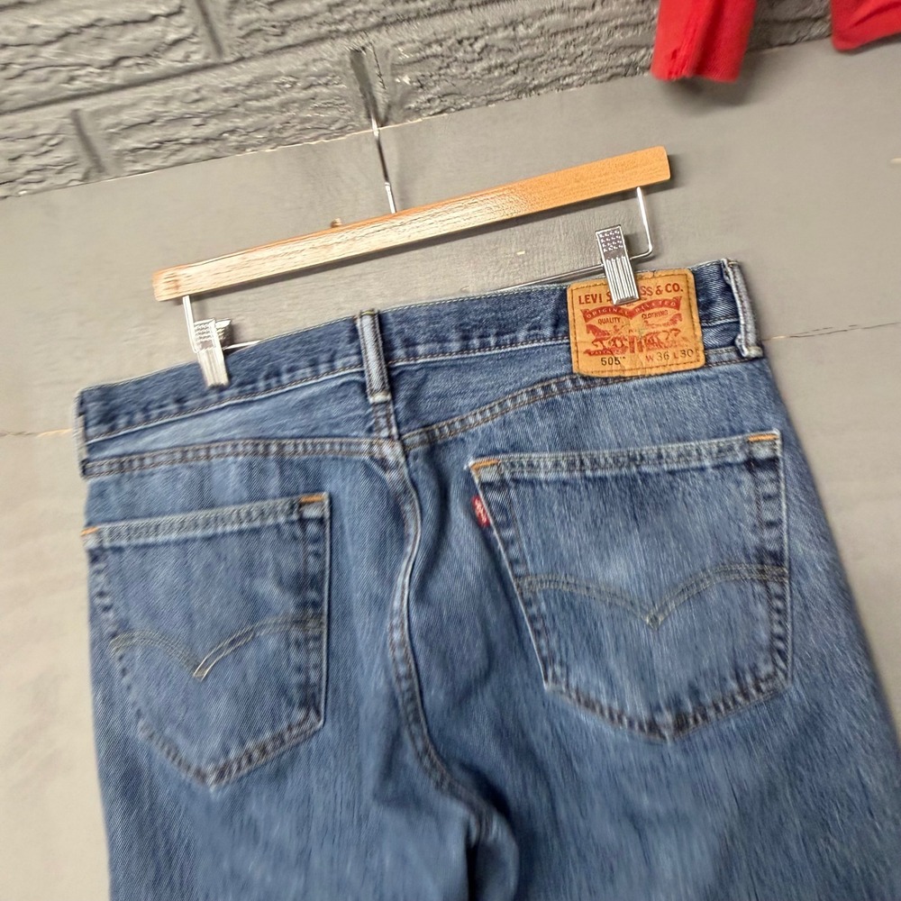 Levis 505 Mens 36x30 Regular Fit Straight Leg Distressed Medium Wash Blue Jeans